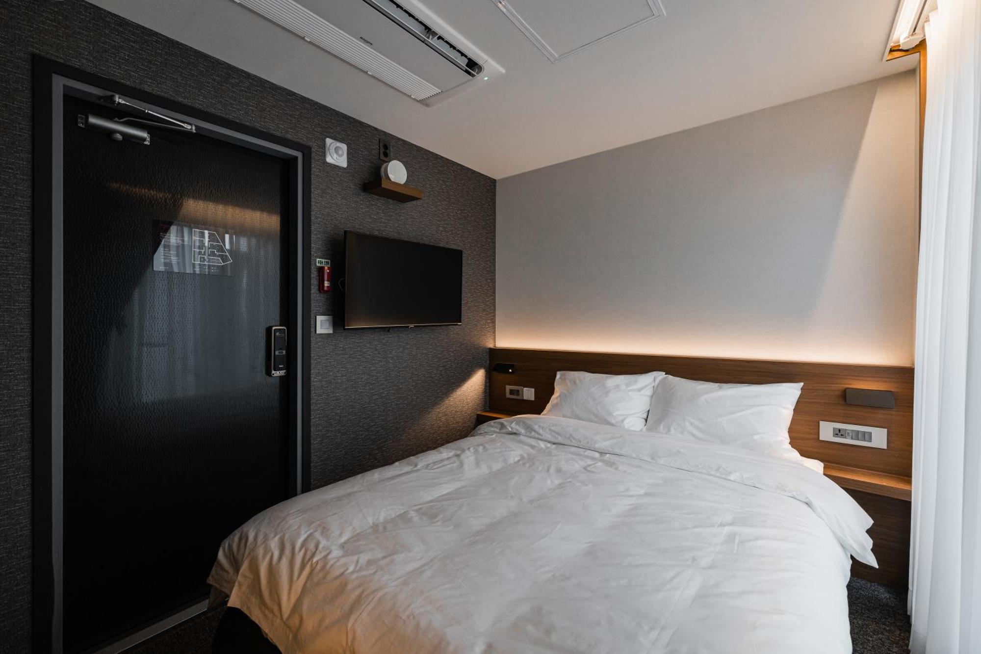 Pillowsopher Hongdae Hotel Seoul Exterior photo